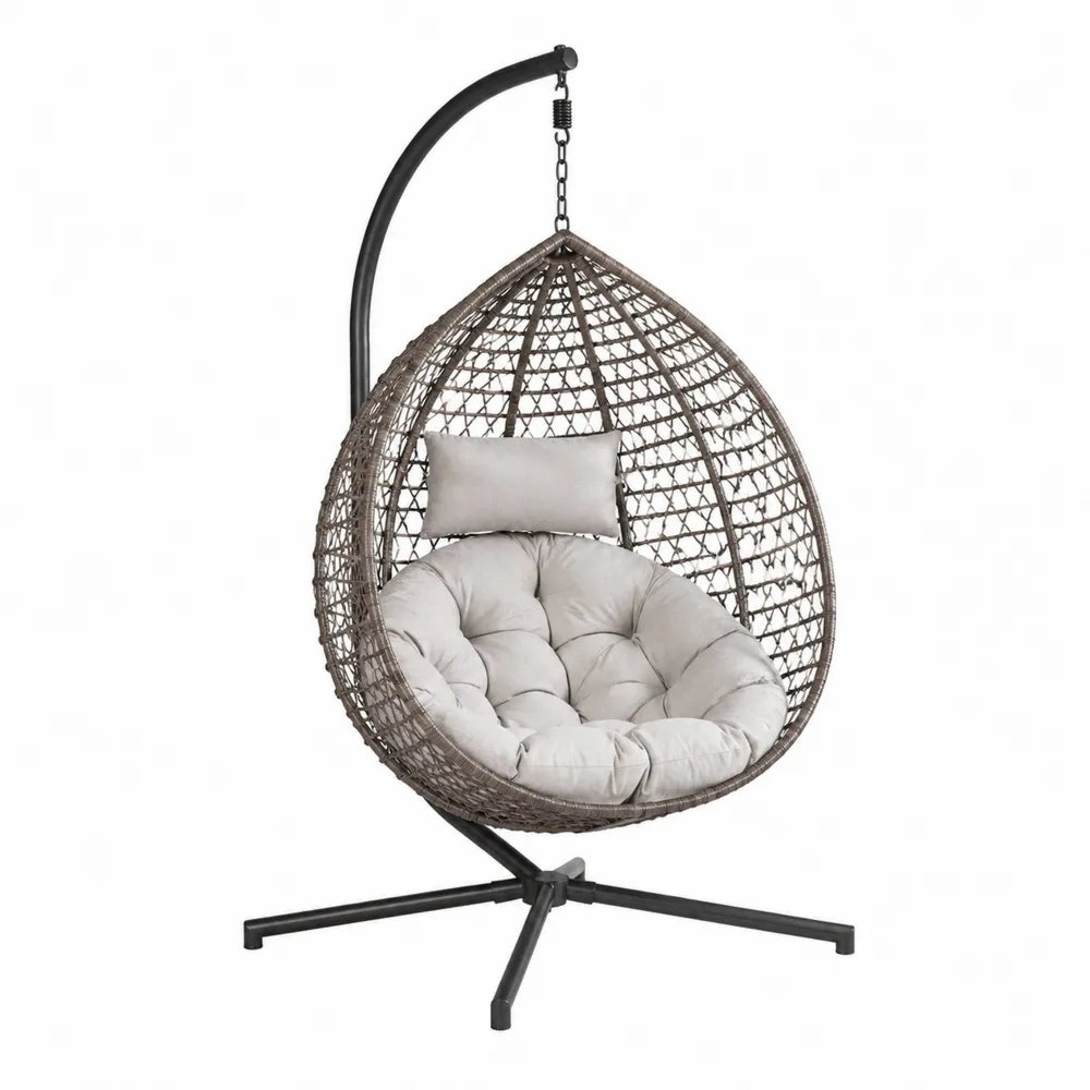 Sedia a dondolo sospesa in rattan e acciaio con cuscino beige