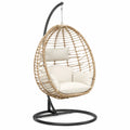 Poltrona sospesa in rattan sintetico con cuscini crema, struttura in acciaio